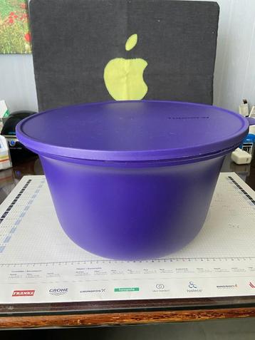 Tupperware kom met deksel 12 Liter, 1x gebruikt voor bloem. beschikbaar voor biedingen