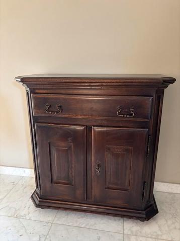 Kastje met veel toepassingen beschikbaar voor biedingen