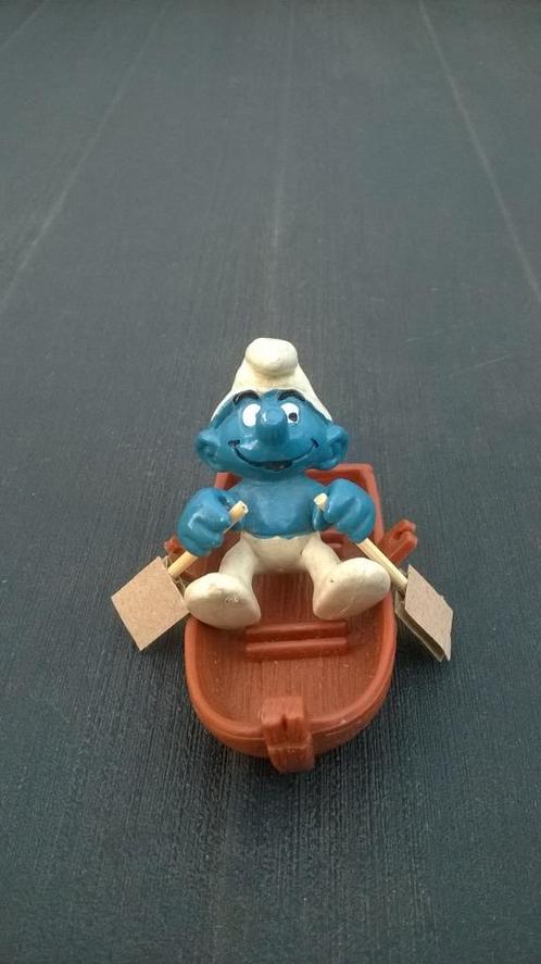 Supersmurf met roeiboot 4.0219, Verzamelen, Smurfen, Gebruikt, Poppetje, Figuurtje of Knuffel, Overige Smurfen, Verzenden