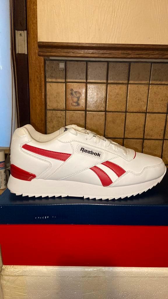 Diverse sport schoenen te koop,SPLINTERNIEUW MAAT 43, Kleding | Heren, Schoenen, Nieuw, Sportschoenen, Overige kleuren, Ophalen of Verzenden