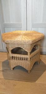 Retro mooie rotan bijzettafel, Ophalen, Huis en Inrichting