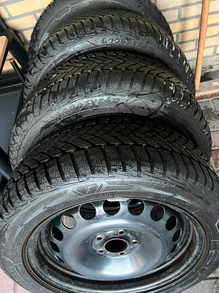 Goodyear winterbanden met stalen velgen. Nieuwstaat. Oa Ford, Auto-onderdelen, Banden en Velgen, Banden en Velgen, Winterbanden