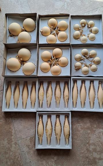 Kerstballen warm ecru kleurig vintage 46 stuks . beschikbaar voor biedingen