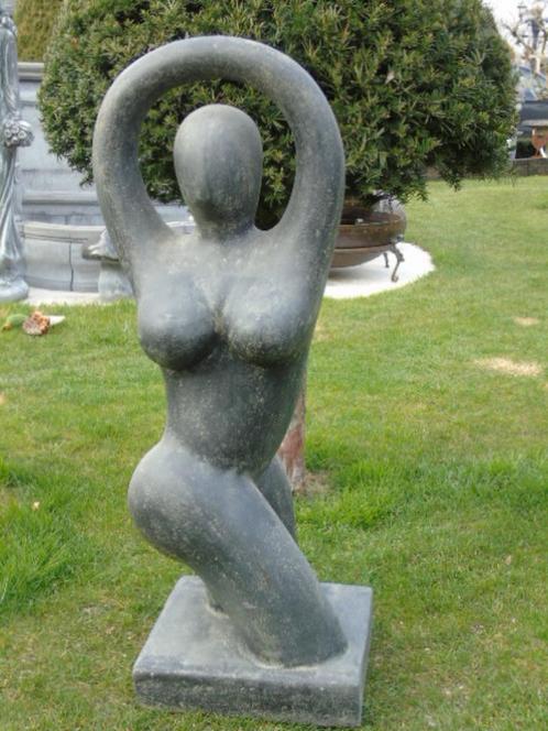 moderne kunst op een natuurstenen sokkel, 1 m hoog, Tuin en Terras, Tuinbeelden, Nieuw, Abstract beeld, Steen, Ophalen