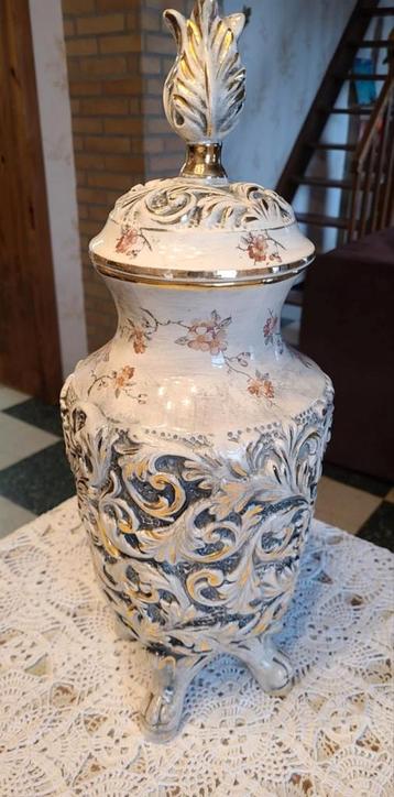 Urne capodimonte beschikbaar voor biedingen
