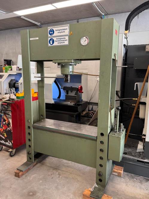 Werkplaatspers 60 ton., Doe-het-zelf en Bouw, Gereedschap | Machine-onderdelen en Toebehoren, Gebruikt, Ophalen