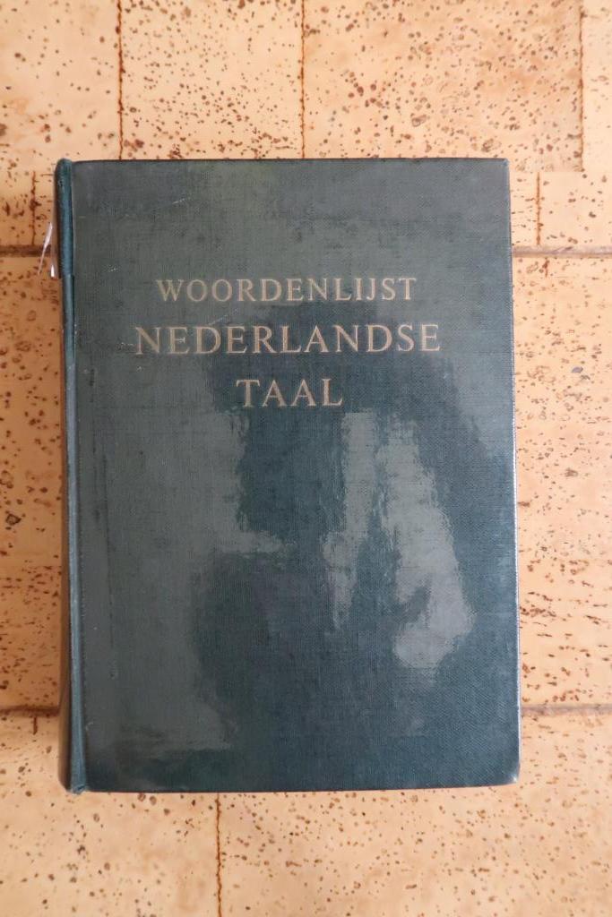 Woordenlijst Nederlandse Taal – anno 1954, Antiek en Kunst, Antiek | Boeken en Manuscripten, Ophalen of Verzenden