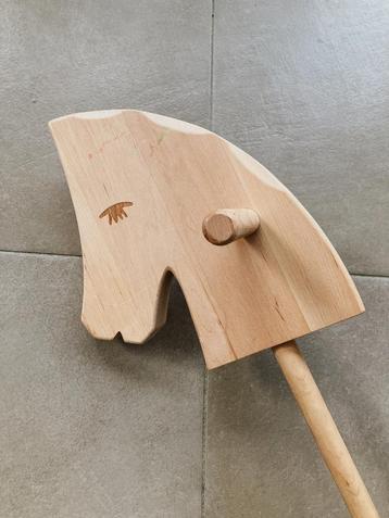 Houten stokpaard beschikbaar voor biedingen
