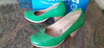 diverse damesschoenen beschikbaar voor biedingen