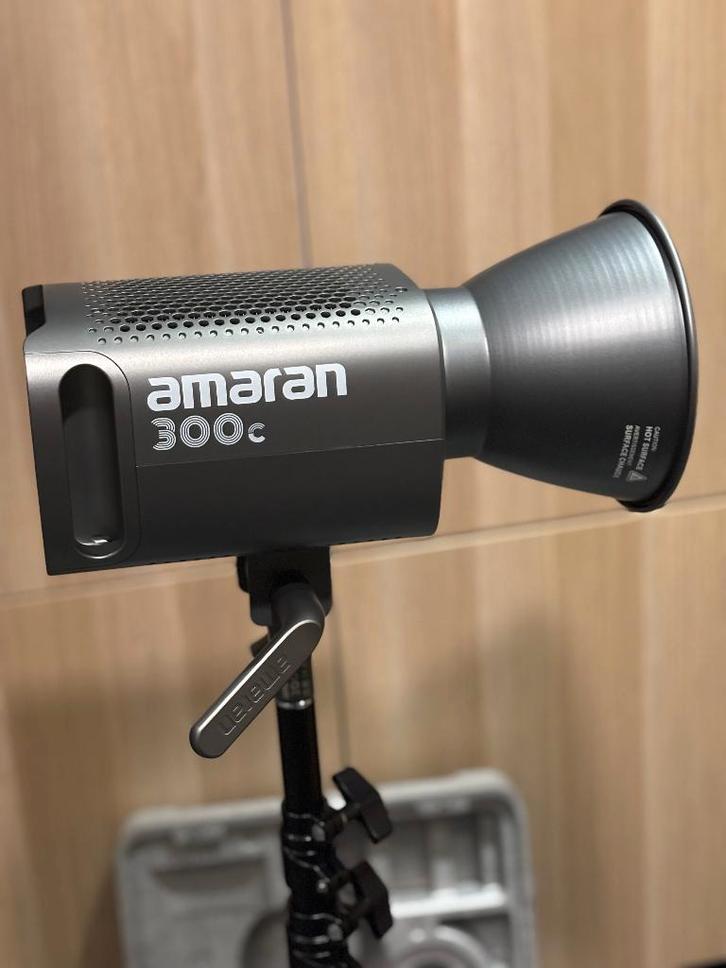 Amaran 300c - nieuwstaat, TV, Hi-fi & Vidéo, Photo | Studio photo & Accessoires, Neuf, Lampe ou Kit de flash, Enlèvement ou Envoi
