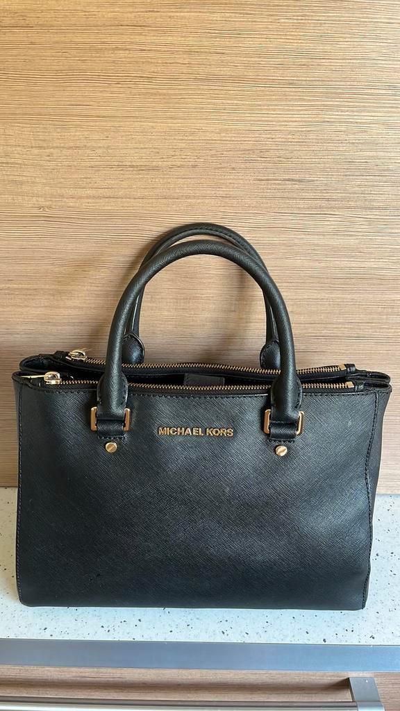 Zwarte lederen handtas van M. Kors, Handtassen en Accessoires, Tassen | Damestassen, Zo goed als nieuw, Handtas, Zwart, Ophalen