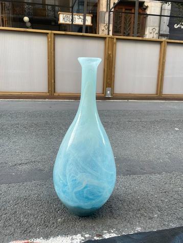 Vase bleu  beschikbaar voor biedingen