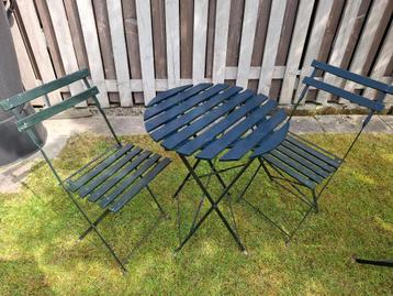 Set tuinstoelen met tafel. beschikbaar voor biedingen