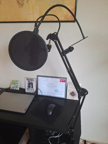 XLR condensatormicrofoon met statief,shockmount en popfilter beschikbaar voor biedingen