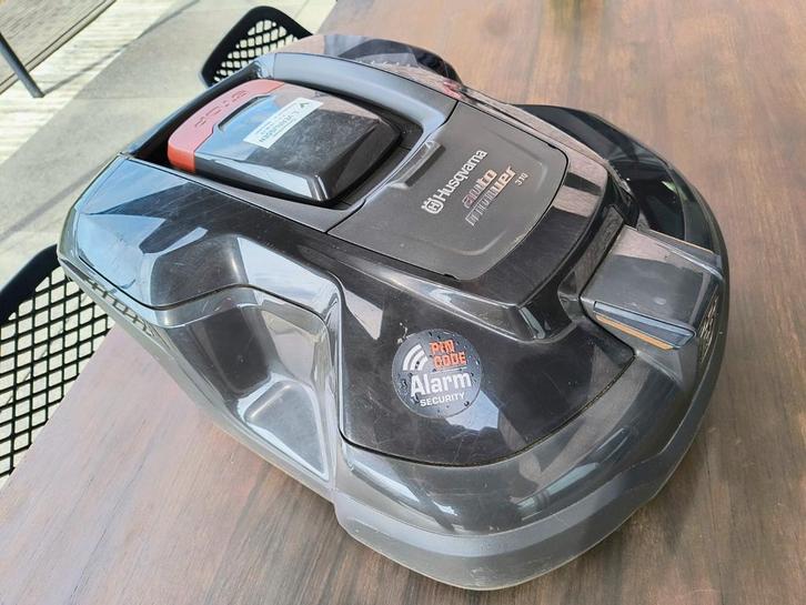 Husqvarna 310 gras robot + installatie kit nieuw, Tuin en Terras, Robotmaaiers, Zo goed als nieuw, Ophalen