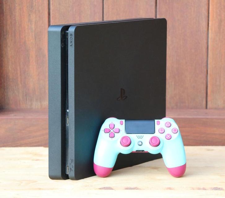 Playstation 4 Slim + Controller, Games en Spelcomputers, Spelcomputers | Sony PlayStation 4, Zo goed als nieuw, Slim, Ophalen