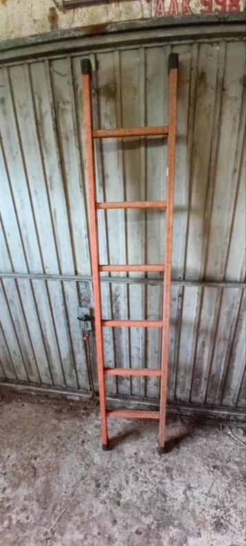 6 treden (+-1,9m) fiberglas ladder  beschikbaar voor biedingen
