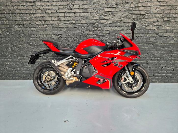 QJmotor SRK 921 RR : des performances sportives à l'état pur, Motos, Motos | Marques Autre, Entreprise, Super Sport, plus de 35 kW