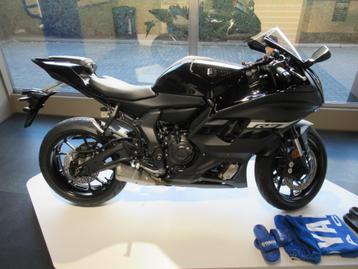 Yamaha R7 Zwart en blauw uit stok leverbaar 5JAAR GARANTIE beschikbaar voor biedingen