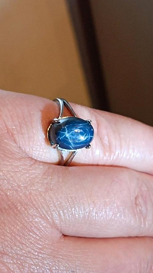 Sterling zilveren ring met grote ster saffier, Handtassen en Accessoires, Ringen, Nieuw, Dame, Blauw, Zilver, Met edelsteen, Ophalen of Verzenden