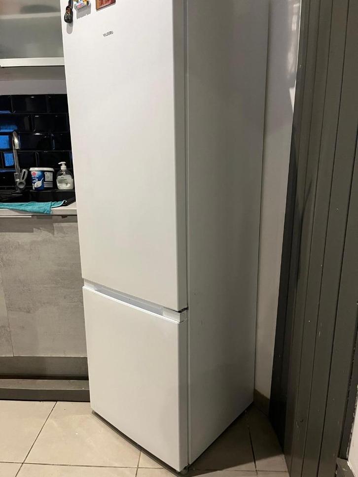 REFRIGERATEUR, Elektronische apparatuur, Koelkasten en IJskasten, Zo goed als nieuw, Met vriesvak, 150 tot 200 liter, Energieklasse A of zuiniger