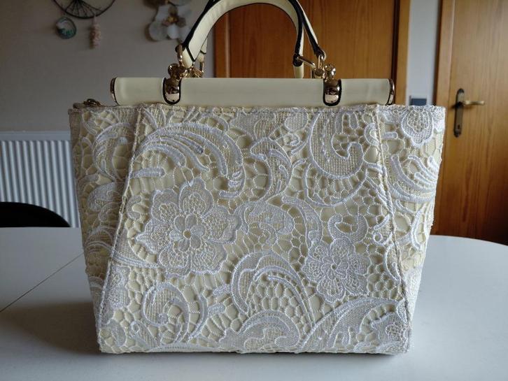 Crème handtas in lak en borduursel. Tom&Eva, Handtassen en Accessoires, Tassen | Damestassen, Gebruikt, Handtas, Beige, Ophalen of Verzenden