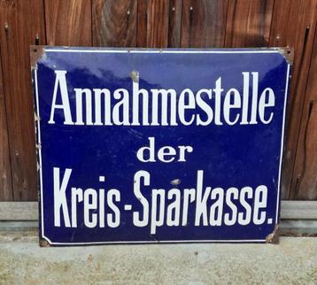 Zwaar, groot, dik geëmailleerd gebold bord Kreis-Sparkasse. beschikbaar voor biedingen