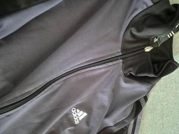 Sports trainingspak adidas beschikbaar voor biedingen