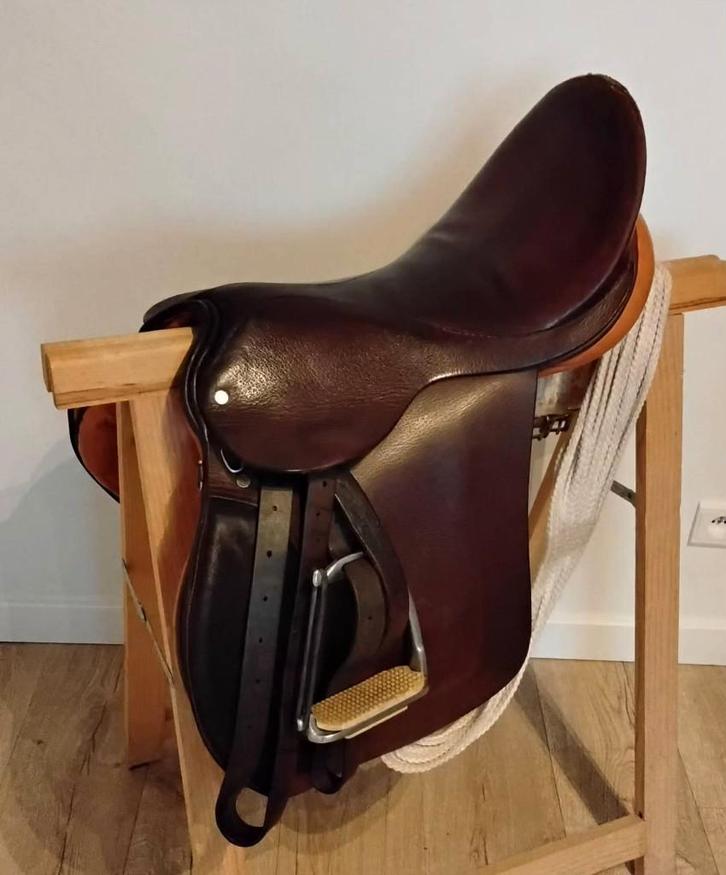 Zadel met stijgbeugels, Animaux & Accessoires, Chevaux & Poneys | Autres trucs de cheval, Utilisé, Enlèvement
