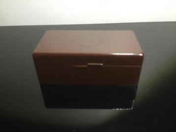 Oud scheerdoosje in bakeliet beschikbaar voor biedingen