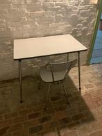 Vintage tafel en stoel, Huis en Inrichting, Ophalen, Gebruikt, 50 tot 100 cm, Metaal