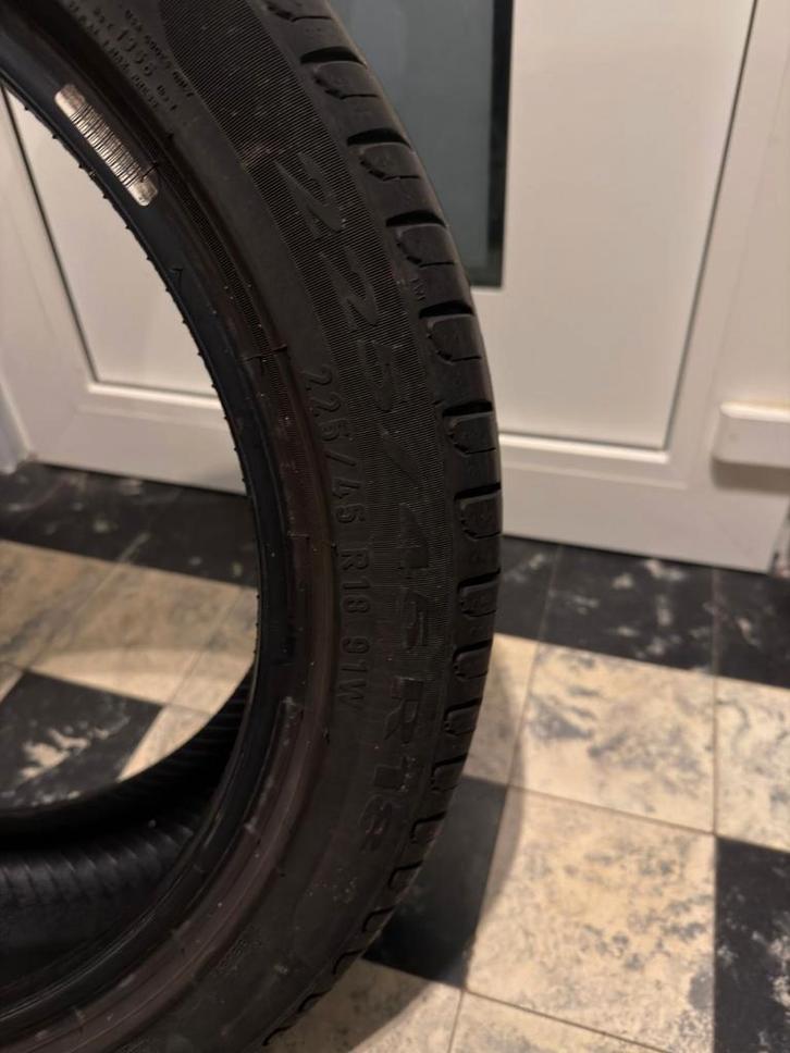 2 Pirelli autobanden 225/45 R18, Auto-onderdelen, Banden en Velgen, Band(en), Zomerbanden, 18 inch, 225 mm, Personenwagen, Gebruikt