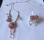 AVON: Prachtige set... ketting +... oorbellen, Handtassen en Accessoires, Kettingen, Ophalen of Verzenden, Nieuw, Roze, Zilver
