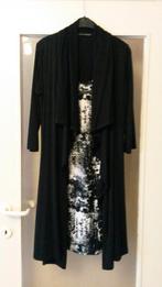 Zwart kleed met gilets aan - VOLLEDIG NIEUW, Enlèvement, Longueur genou, Noir, Taille 42/44 (L)