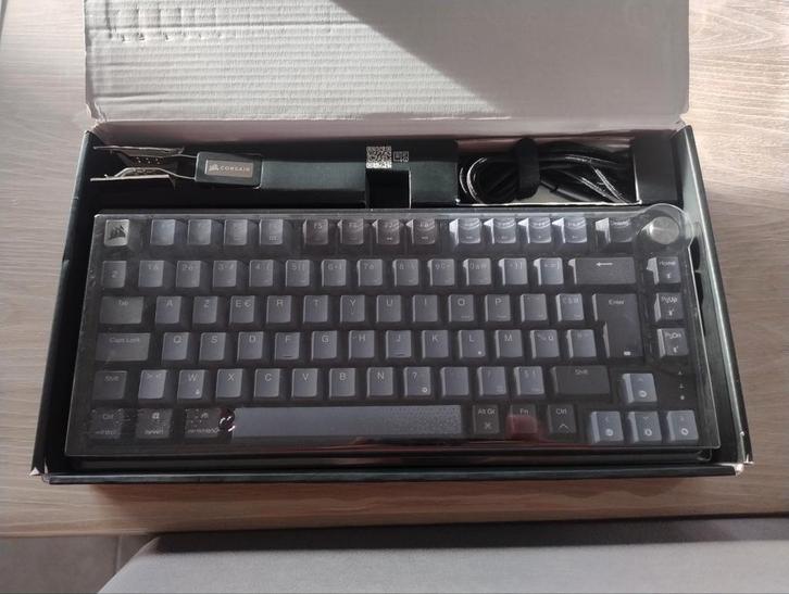 Corsair K65 PLUS Wireless (AZERTY) - Bijna nieuw, Computers en Software, Toetsenborden, Zo goed als nieuw, Azerty, Draadloos, Gaming toetsenbord