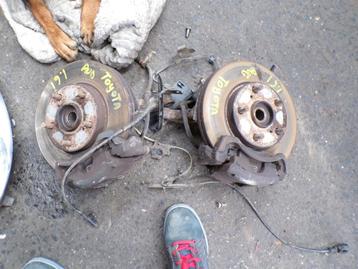 Moyeu avant gauche Toyota Auris 1.6i 91kw 2006-2010  beschikbaar voor biedingen