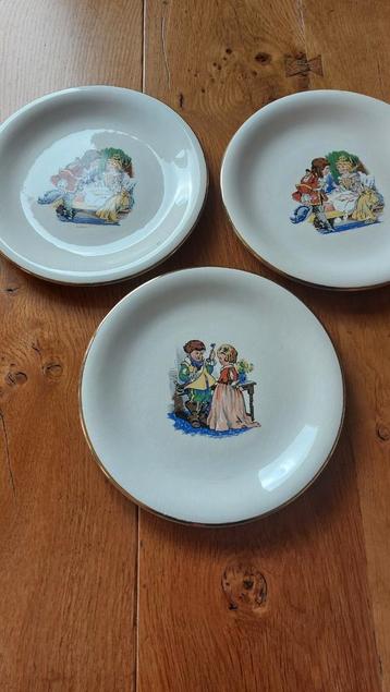 Vinted porselein van L'amandinoise met gouden biesje beschikbaar voor biedingen