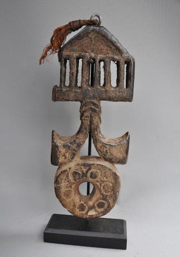 Nepalese ghurra – museaal volkskunstobject beschikbaar voor biedingen