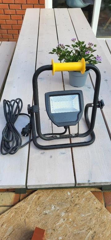  Bouw en renovatielamp LED Vetec VL30-2 beschikbaar voor biedingen