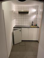Studio te huur in de kelder 560+100eur kosten, Immo, Minder dan 20 m², Brussel