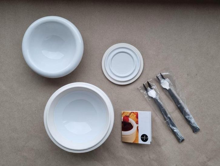 Fondueset chocolade van Sagaform in porselein met 4 vorkjes, Huis en Inrichting, Keuken | Servies, Nieuw, Overige typen, Porselein