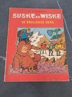 suske en wiske "de brullende berg" 1965 tweekleuren, Eén stripboek, Ophalen of Verzenden, Gelezen