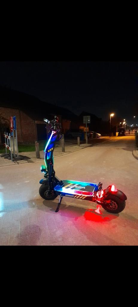 T116 elektrische scooter gloednieuw, zeer goede prijs, Fietsen en Brommers, Steps