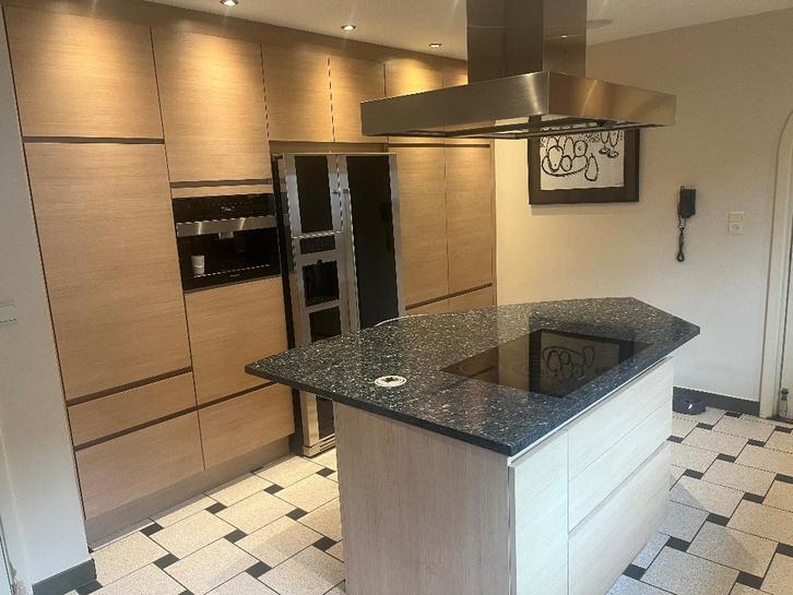 Cuisine Dovy, Maison & Meubles, Cuisine | Cuisines complètes, Comme neuf, Cuisine à mur double, Autres couleurs, Granit ou Pierre