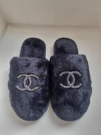 Pantoufles à logo, Vêtements | Femmes, Chaussures, Neuf, Pantoufles, Noir, Envoi