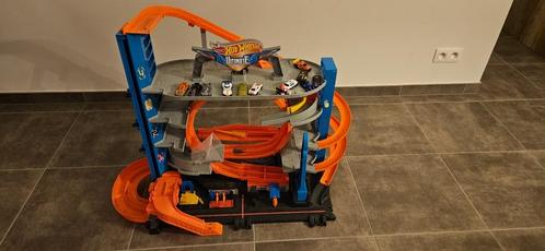 Hot wheels racebaan met haai VOLLEDIG (+15 hotwheels cars), Kinderen en Baby's, Speelgoed | Racebanen, Gebruikt, Racebaan, Elektrisch