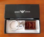 Giorgio Armani 2005 sleutelhanger in gesatineerd rhodium, Envoi, Neuf, Marque