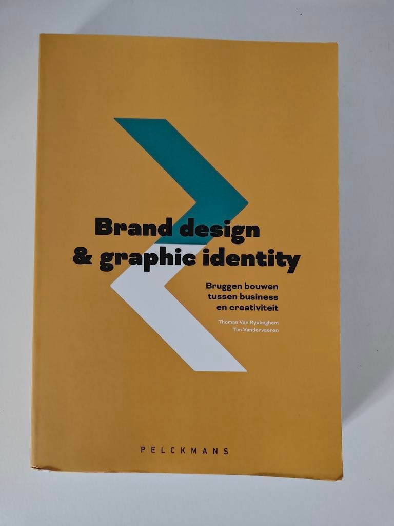 Brand design en graphic identity - Tim Vandervaeren, Livres, Art & Culture | Photographie & Design, Enlèvement ou Envoi