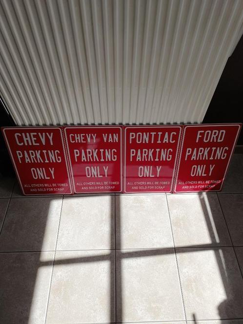4 mooie kunststof Borden Parking Only in nieuwstaat, Verzamelen, Automerken, Motoren en Formule 1, Zo goed als nieuw, Auto's, Ophalen of Verzenden