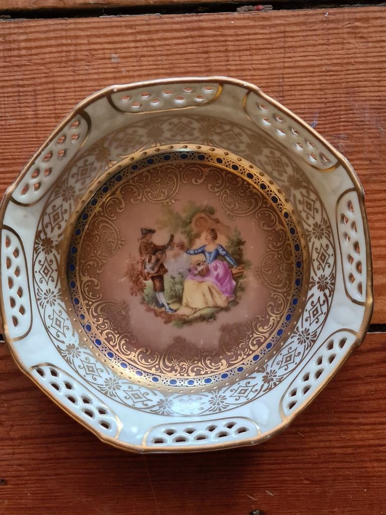 Petite assiette ajourée, Enlèvement ou Envoi